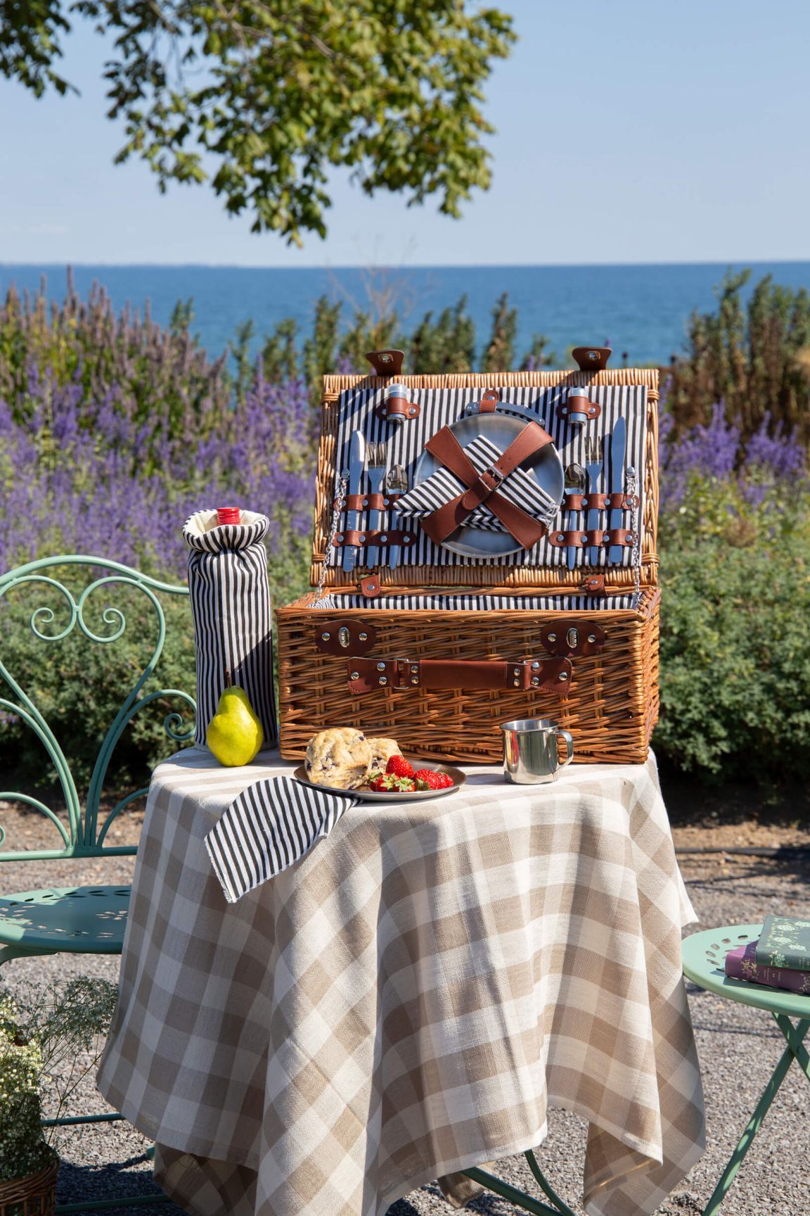 WILLOW PICNIC BASKET
