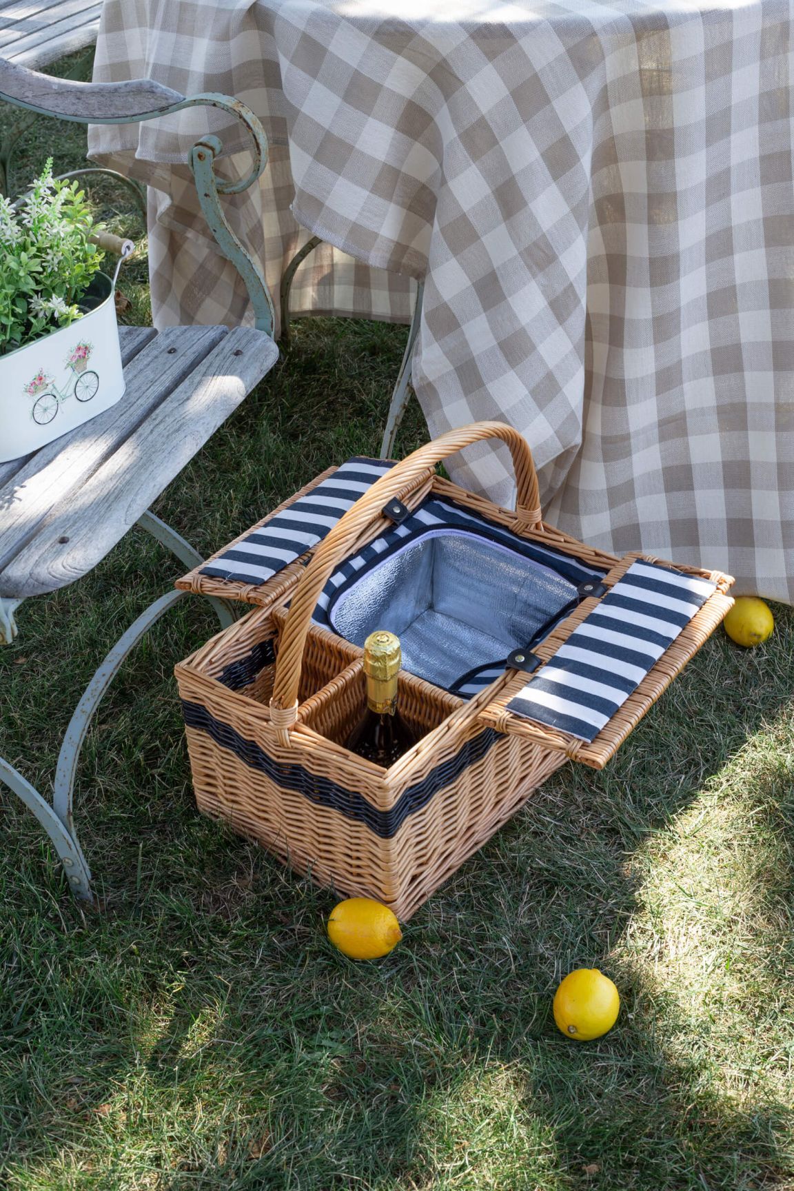 WILLOW PICNIC BASKET