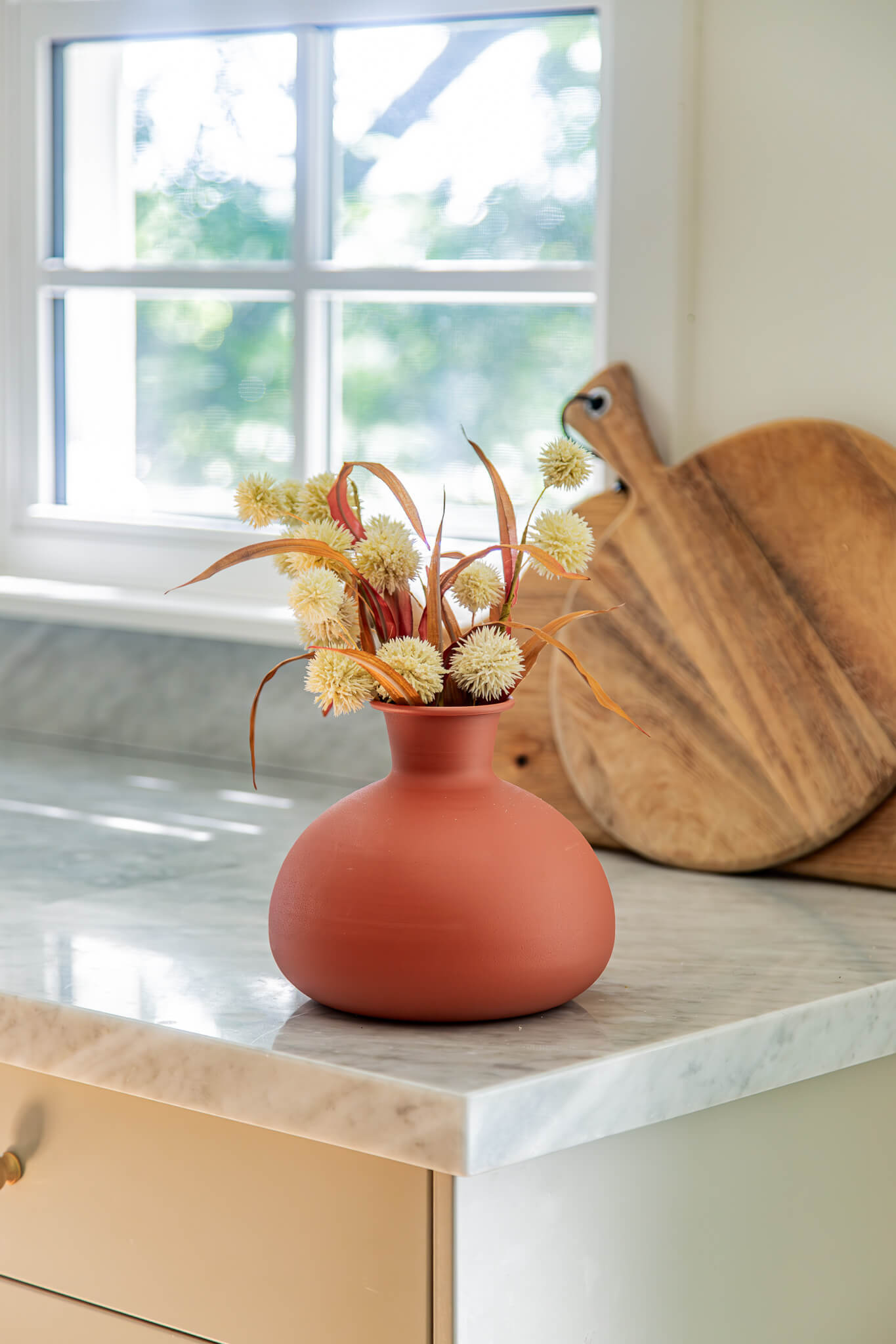 SMALL METAL VASE TERACOTTA